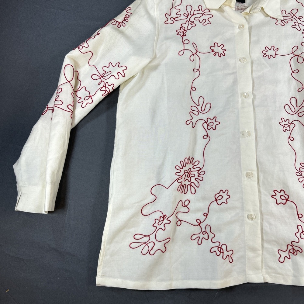 white button-down shirt by Dialogue featuring intricate red floral Large